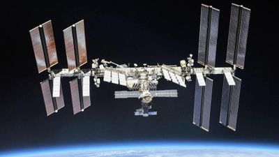Thấy gì từ vụ các phi hành gia trú ẩn khẩn cấp trên trạm ISS?