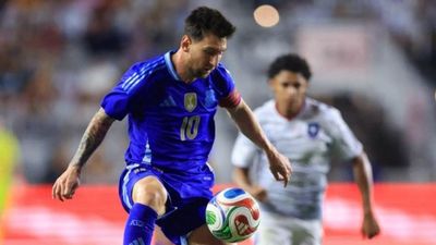 Messi và Neymar vắng mặt trong các trận giao hữu