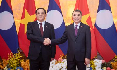 Thủ tướng Lê Minh Hưng chủ trì lễ đón Thủ tướng Lào Sonexay Siphandone