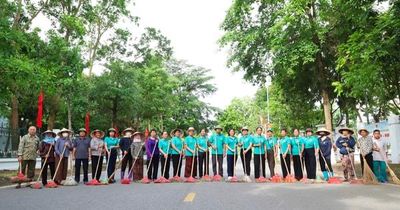 Xã Quang Minh ra quân hưởng ứng phong trào 'Toàn dân chung tay bảo vệ môi trường, vì Thủ đô xanh - sạch - đẹp'
