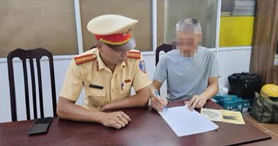 Hà Nội: Xử phạt tài xế xe tải làm đổ bùn đất ra đường Võ Chí Công khiến 2 người đi xe máy gặp nạn