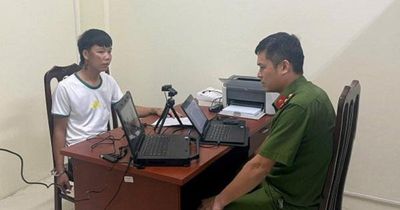 Tạm giữ 2 đối tượng lao xe vào CSGT