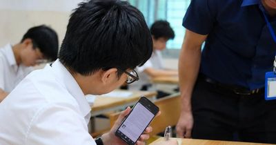 Chụp đề đưa lên AI để tìm đáp án, một thí sinh bị phát hiện ngay trong giờ thi