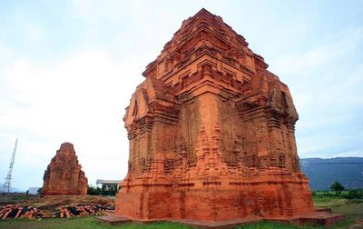 Bộ Xây dựng nói gì về đề xuất điều chỉnh hướng tuyến đường sắt tốc độ cao Bắc- Nam tránh tháp Hòa Lai?