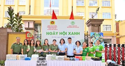 Lan tỏa lối sống xanh từ ngày hội đổi rác lấy quà của lực lượng Công an nhân dân