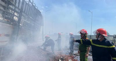 Hà Tĩnh: Kịp thời khống chế vụ cháy xe tải trên cao tốc