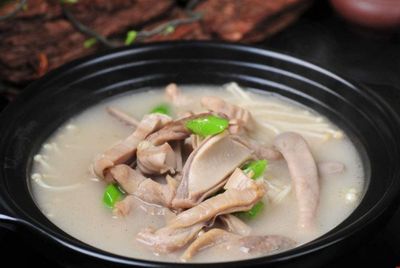 Một bộ phận của heo được ví như '10 thang thuốc bổ'
