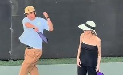 Pax Thiên chơi pickleball cùng mẹ