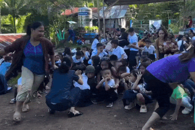 Học sinh hoảng loạn giữa động đất ở Philippines
