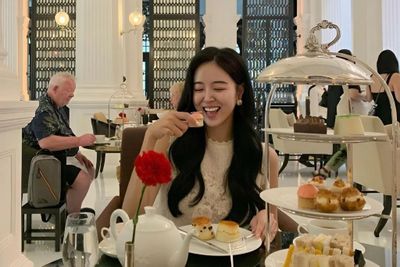Trà chiều, omakase có gì để mua ảnh 'phông bạt'?
