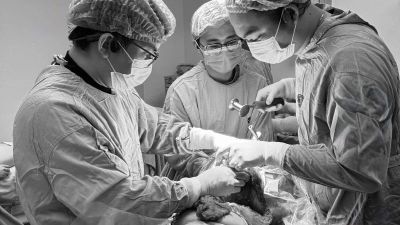 Nỗ lực cứu đôi chân cho bệnh nhân ung thư phổi giai đoạn cuối di căn xương