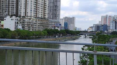 Thành phố tiếp tục vươn cao, bay xa