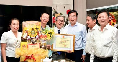 Lãnh đạo Thành ủy TPHCM thăm, chúc thọ người cao tuổi