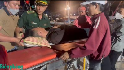 Kịp thời cấp cứu ngư dân gặp sự cố sức khỏe khi đang đánh bắt trên biển