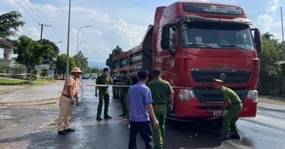 Xe đầu kéo va chạm xe máy trên quốc lộ 20 khiến 2 người tử vong