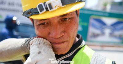 Căng mình dưới nắng hơn 40 độ C trên công trường Vành đai 1