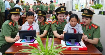 Mang 'phòng học số' tới thiếu nhi ở Côn Đảo