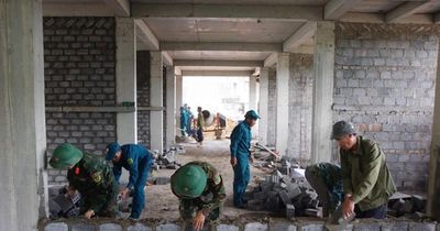 300 cán bộ, chiến sĩ được huy động 'giải cứu' tiến độ trường nội trú vùng biên Quảng Trị