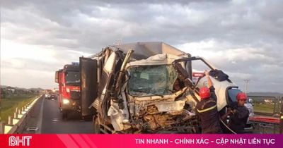2 người tử vong, 1 người bị thương nặng trong vụ 2 xe tải va chạm trên cao tốc ở Hà Tĩnh