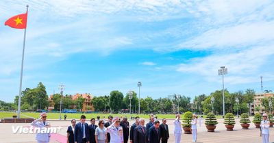 Thủ tướng Timor-Leste đặt vòng hoa và vào Lăng viếng Chủ tịch Hồ Chí Minh