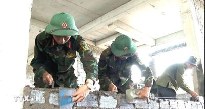 Sớm hoàn thành những ngôi trường mới: Màu áo lính trên công trường vùng biên