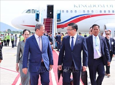 Thủ tướng Campuchia đến Hà Nội, bắt đầu thăm chính thức Việt Nam và dự AFF 2026