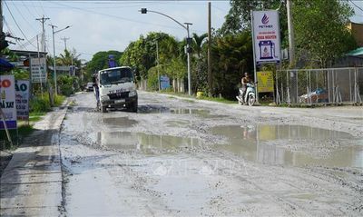 Dự án sửa chữa Quốc lộ 30 thi công dở dang, đường xuống cấp nghiêm trọng
