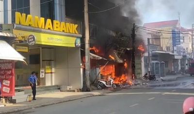 Vụ cụ ông U90 bị tai biến tử vong trong đám cháy: Tạm giữ vợ chồng người con trai để điều tra