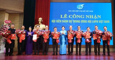 Trung ương Hội LHPN Việt Nam công nhận 15 hội viên danh dự