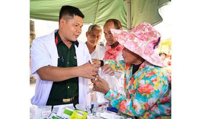 Khám bệnh nơi đất bạn