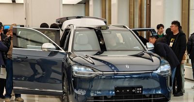 Công nghệ trên Wenjie M9: Tự động điều chỉnh chế độ lái theo số người và địa hình