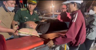 Kịp thời cấp cứu ngư dân gặp sự cố sức khỏe khi đang đánh bắt trên biển