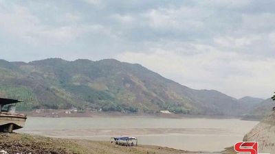 Tạm dừng hoạt động bến phà Vạn Yên trên Quốc lộ 43