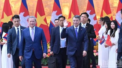 Thủ tướng Lê Minh Hưng hội đàm với Thủ tướng Vương quốc Campuchia Samdech Moha Borvor Thipadei Hun Manet