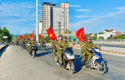 Thanh Thủy ra quân lập lại trật tự đô thị, bảo đảm an toàn giao thông và vệ sinh môi trường