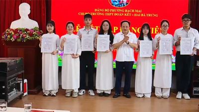 Ươm mầm đảng viên trẻ từ ghế nhà trường