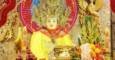Nấu nước tắm Bà Chúa Xứ Núi Sam từ 9 loại hoa