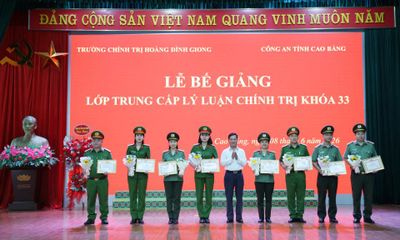 79 học viên hoàn thành lớp Trung cấp Lý luận chính trị khóa 33