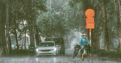 Đang nắng nóng, miền Bắc bất ngờ đón không khí lạnh hiếm gặp kèm mưa lớn diện rộng