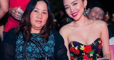 Chỉ một dòng tin nhắn từ mẹ, Tóc Tiên nghẹn ngào 'Trái Đất mãi không thể hình vuông được'