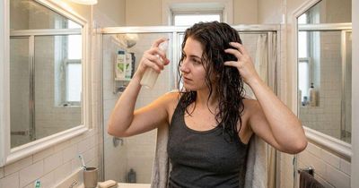 Sự thật về cách làm đẹp tóc bằng giấm trắng: 'Thần dược' hay lời đồn?