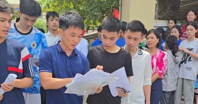 Người đàn ông U40 tuổi dự thi THPT lần thứ 18