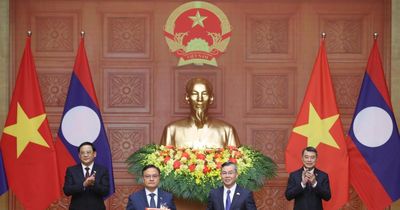 Việt Nam - Lào trao 4 văn kiện hợp tác quan trọng