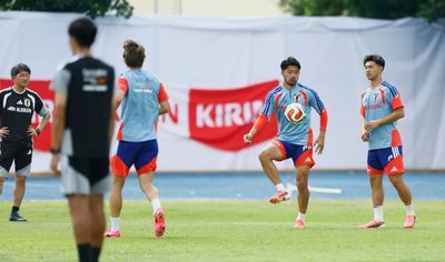 Bi hài World Cup 2026: Rắn kịch độc 'bao vây' sân tập tuyển Thụy Sỹ