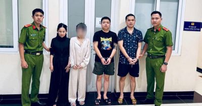 Hà Nội: Phát hiện 2 cô gái có biểu hiện bất thường, công an triệt phá điểm tổ chức sử dụng ma túy