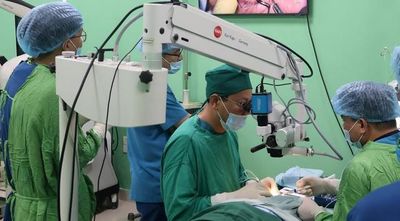Mắt đỏ ngầu sau khi uống rượu bia, dấu hiệu cảnh báo nguy hiểm