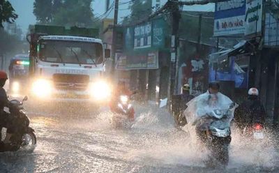Dải mây dông rất mạnh đang mở rộng, cảnh báo dông lốc nhiều tỉnh thành miền Bắc