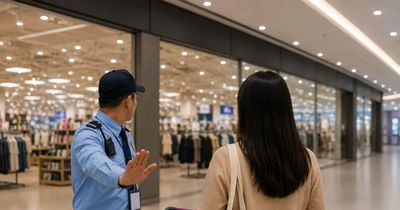 Vụ khách hàng bị tố trộm đồ ở AEON MALL Long Biên: Bảo vệ có được tự ý khám xét?