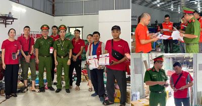 Công an xã hướng dẫn shipper dùng VNeTraffic và kỹ năng lái xe an toàn