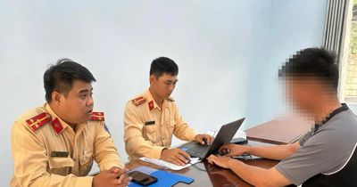 Quảng Ngãi: Tài xế vượt rào chắn đường sắt bị phạt hơn 41 triệu đồng